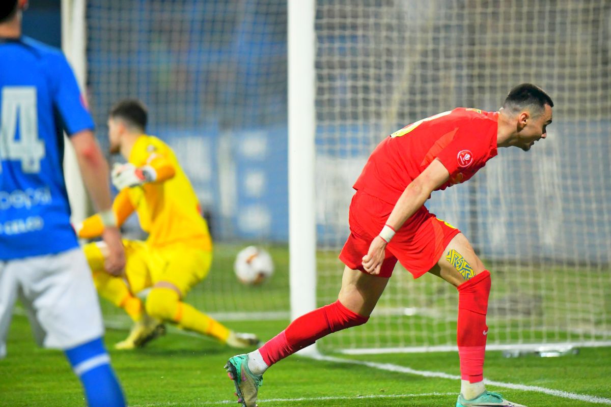 Șut, cu capul! » „Optarul” lui FCSB a rezolvat „cazul Farul” și temperează elanul Craiovei. Clasamentul în lupta la titlu