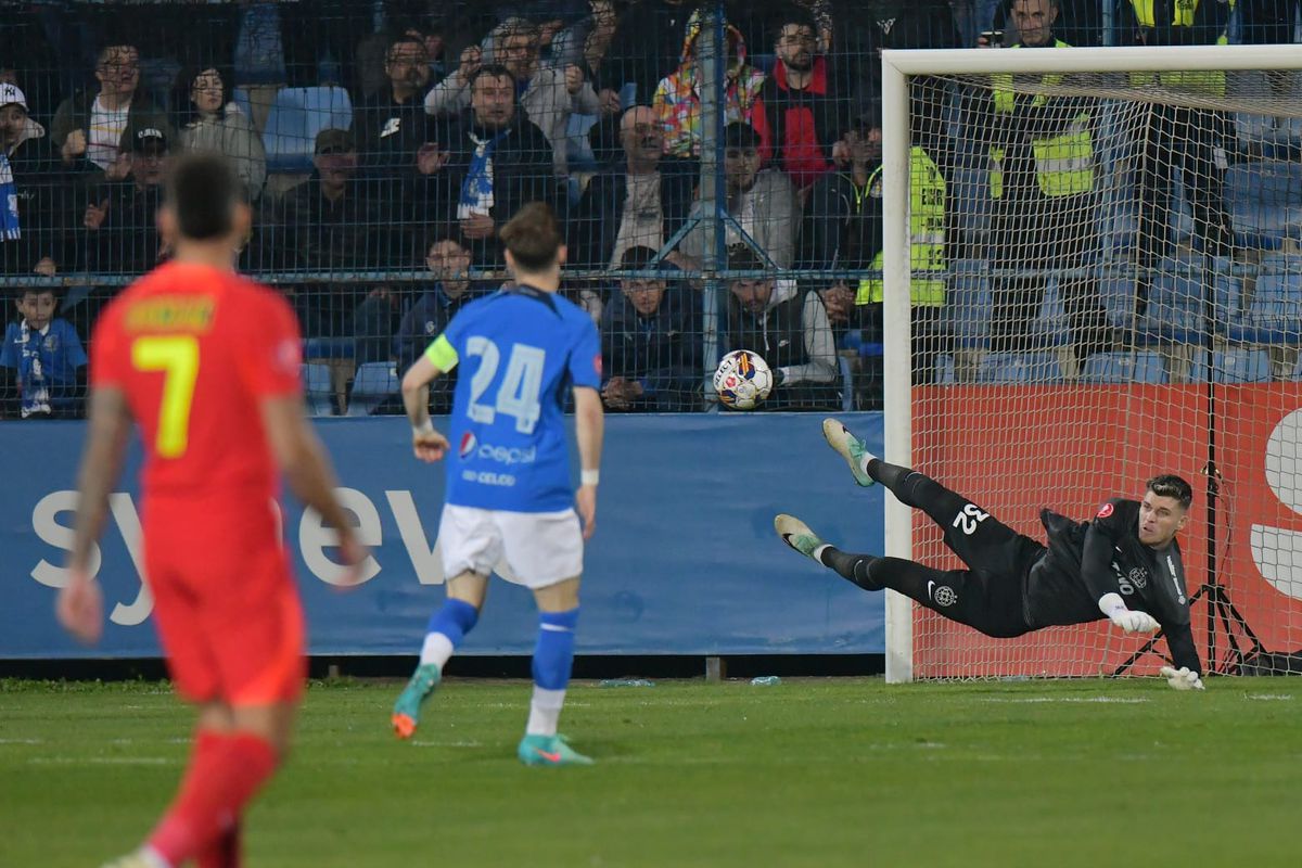 Note GSP după Farul - FCSB 0-1 » Cât a primit Radaslavescu, după scenele din prima repriză