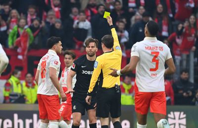 Arbitrii suferă de „complexul Napoleon”! » Concluzia trasă de cercetători