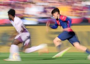 Pedri rămâne cu picioarele pe pământ: „Nu mă compar cu Xavi și Iniesta” » Cine vrea să fie noul Balon de Aur!