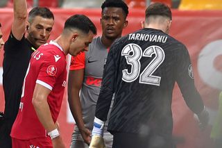 „Nu se pretează la astfel de șmecherii!” » Suferă Târnovanu la jocul de picior? Verdictul specialistului, după eroarea cu Dinamo