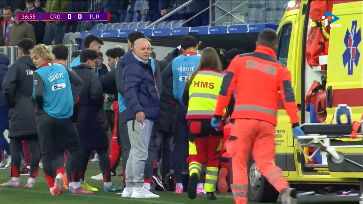 Imagini dramatice! Selecționerul Turciei U21 a leșinat imediat după decizia arbitrului, meci abandonat