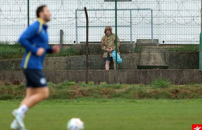 Ce făcea soldatul din imagine, la antrenamentul Bosniei » Povestea li s-a părut greu de crezut jurnaliștilor de la Marca, care au sunat să verifice!