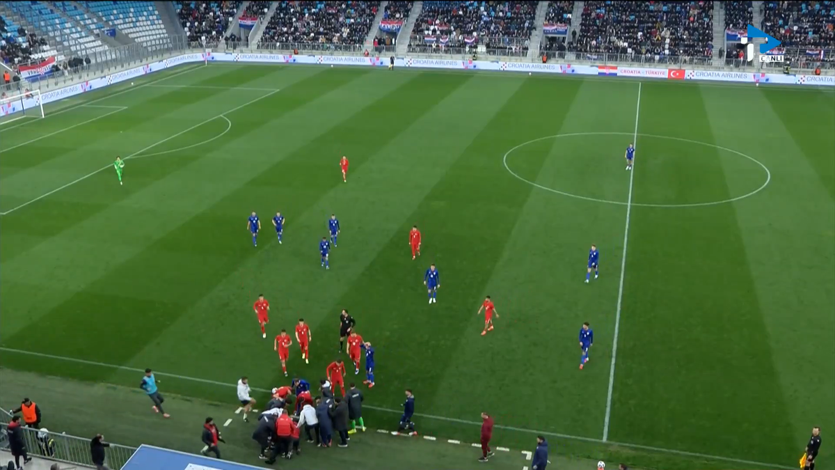 Selecționerul Turciei U21 s-a prăbușit în timpul meciului cu Croația U21