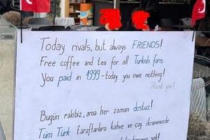 „Astăzi rivali, întotdeauna prieteni” » Ce a făcut un restaurant din Priștina pentru fanii turci