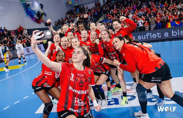 Scandal la echipa momentului în România » „Salarii de 12.000 de euro din bani publici!” + „Fentează pragul legal prin PFA-uri”