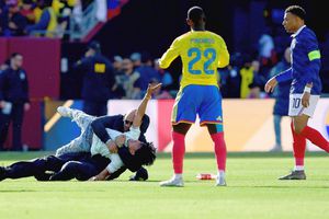 Reacția serii: I-a mulțumit lui Mbappe după ce a fost săltat de forțele de ordine!