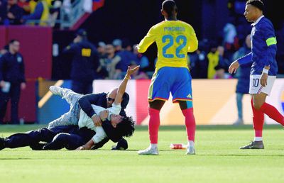 Reacția serii: I-a mulțumit lui Mbappe după ce a fost săltat de forțele de ordine!