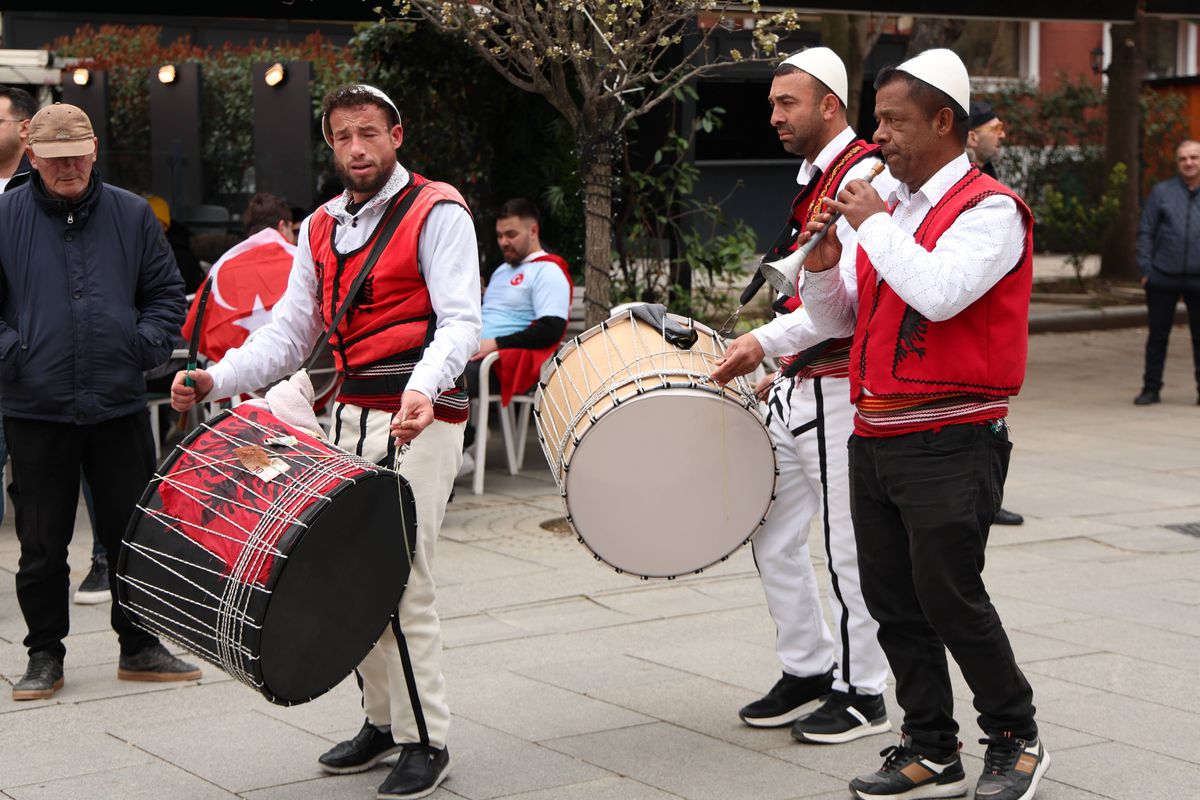 La asta nu se așteptau! Cum i-au întâmpinat kosovarii pe turci, înaintea barajului: „Ați achitat datoria în 1999”