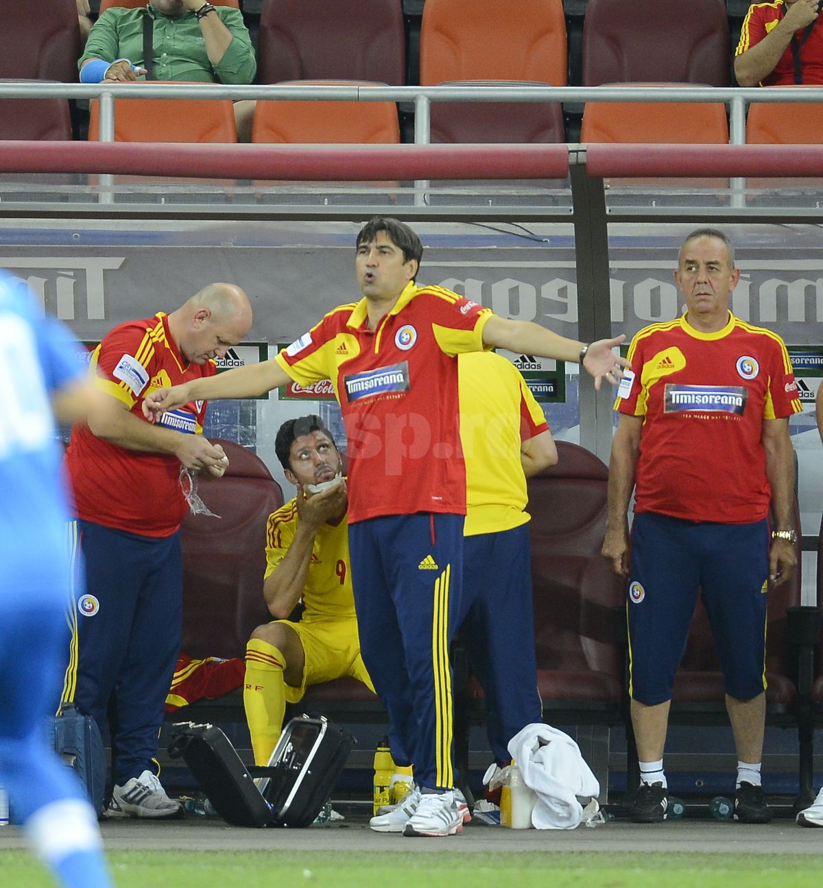 Imagini horror de la România - Slovacia: „Doctorul m-a cusut pe viu pe banca de rezerve”