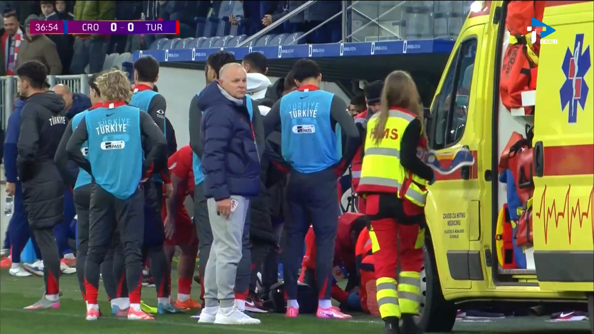 Imagini dramatice! Selecționerul Turciei U21 a leșinat imediat după decizia arbitrului, meci abandonat