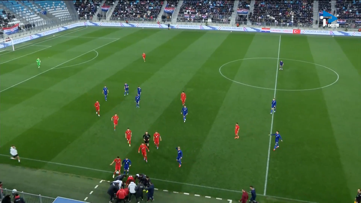 Imagini dramatice! Selecționerul Turciei U21 a leșinat imediat după decizia arbitrului, meci abandonat