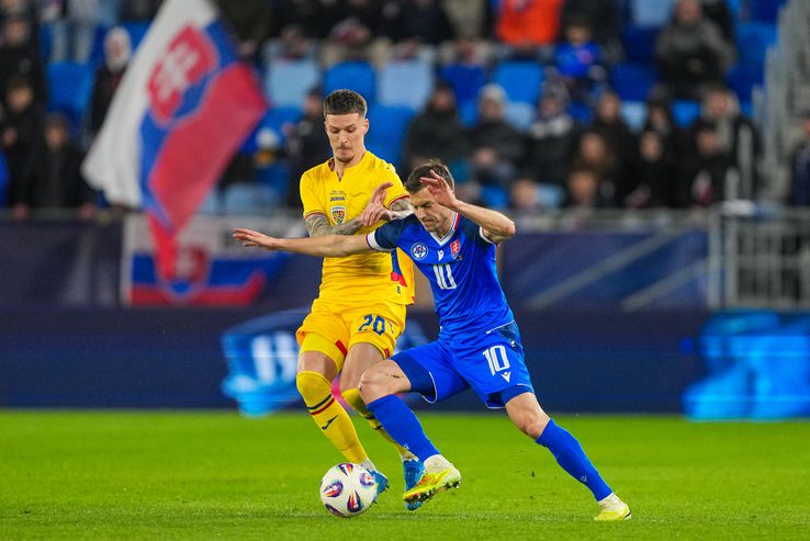 Dennis Man, Laszlo Benes în Slovacia - România, meci amical // 31 martie 2026, foto: Getty Images