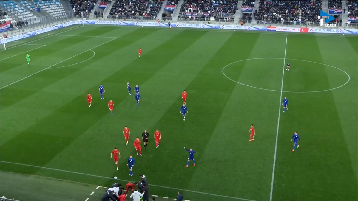 Imagini dramatice! Selecționerul Turciei U21 a leșinat imediat după decizia arbitrului, meci abandonat