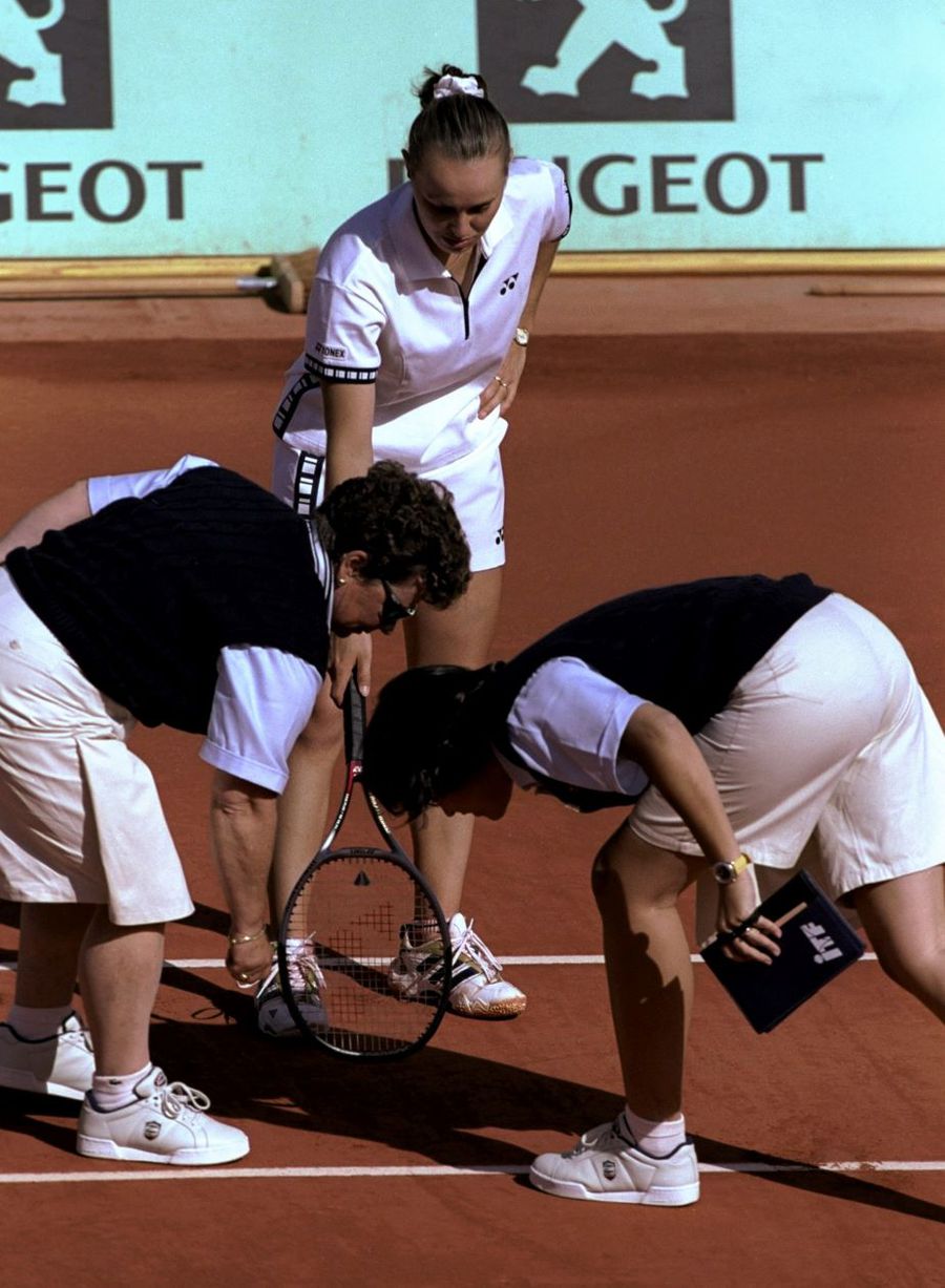 Roland Garros se joacă pe GSP.ro » Emoții, controverse, șotii cu eroii zgurii: pisica neagră, gestul indecent al lui Safin sau călătoria de 1.000 de km cu bunica pe bancheta din spate