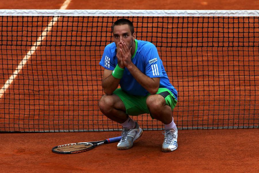 Viktor Troicki a rămas complet uimit lângă fileu după intervenția nefericită a copilului Foto Guliver/GettyImages