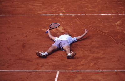 Roland Garros se joacă pe GSP.ro » Emoții, controverse, șotii cu eroii zgurii: pisica neagră, gestul indecent al lui Safin sau călătoria de 1.000 de km cu bunica pe bancheta din spate
