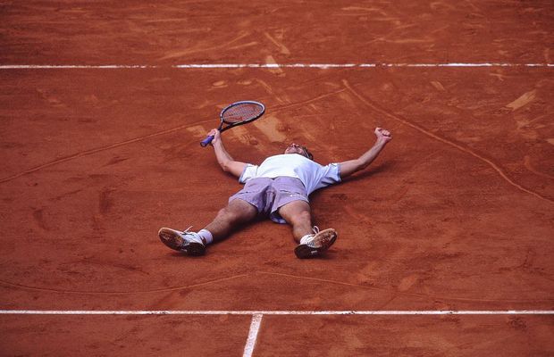 Roland Garros se joacă pe GSP.ro » Emoții, controverse, șotii cu eroii zgurii: pisica neagră, gestul indecent al lui Safin sau călătoria de 1.000 de km cu bunica pe bancheta din spate