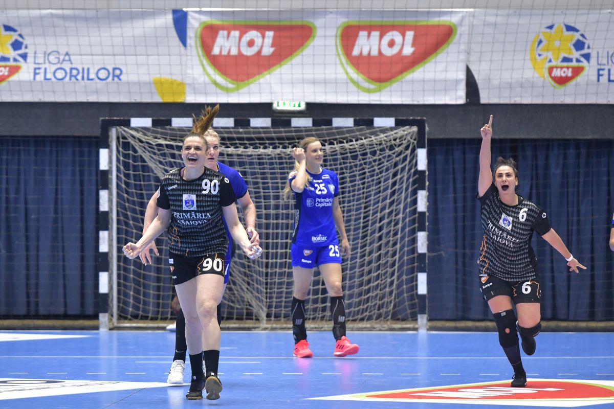 CSM București a sărbătorit titlul la handbal feminin, chiar la finalul unicului eșec stagional
