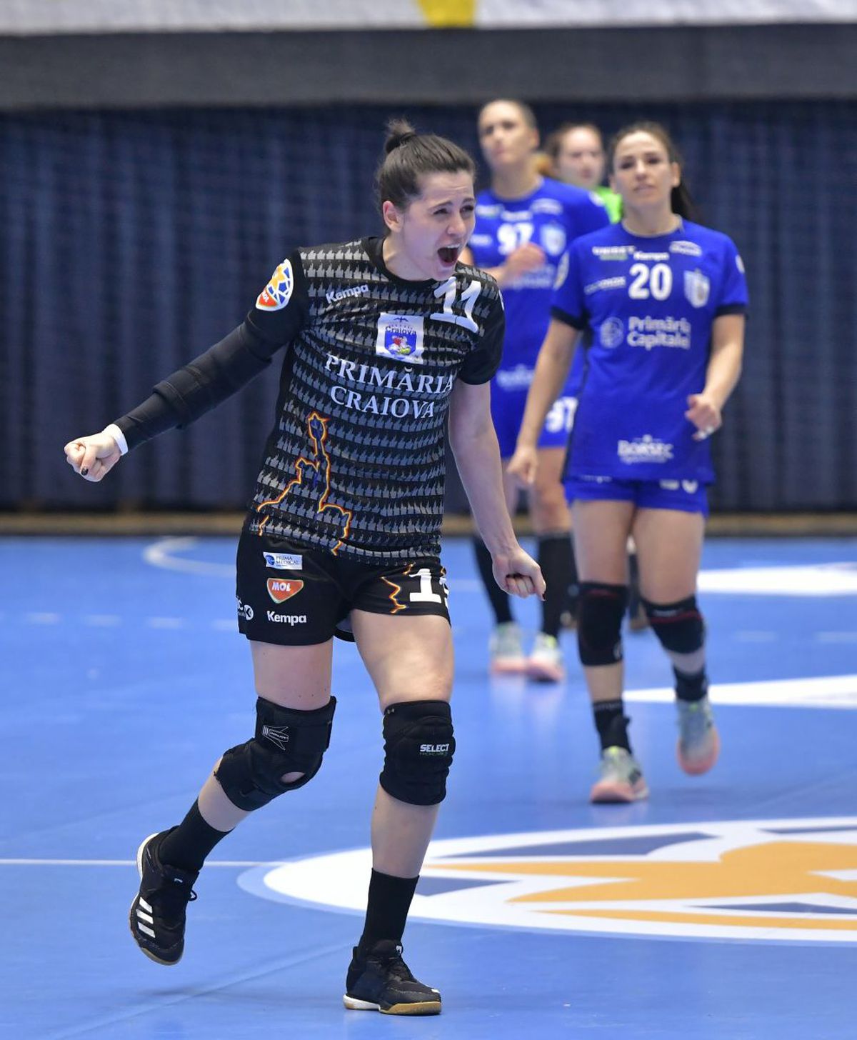 CSM București a sărbătorit titlul la handbal feminin, chiar la finalul unicului eșec stagional
