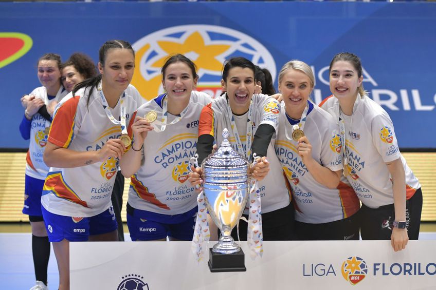 CSM București a primit astăzi trofeul de campioană a sezonului 2020/2021 din Liga Națională de handbal feminin.
