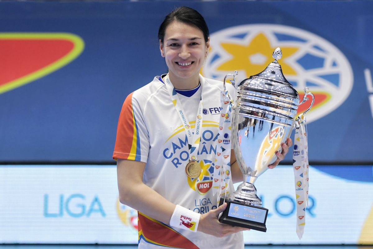 CSM București a sărbătorit titlul la handbal feminin, chiar la finalul unicului eșec stagional