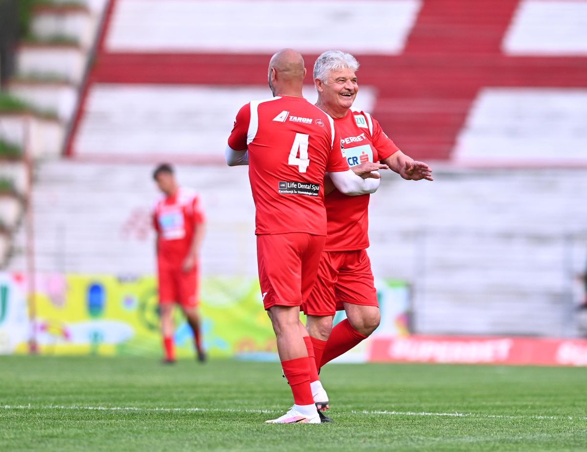 FOTO Meciul legendelor în Ștefan cel Mare » 12 goluri marcate de echipele lui Andone și Belodedici 31.05.2021