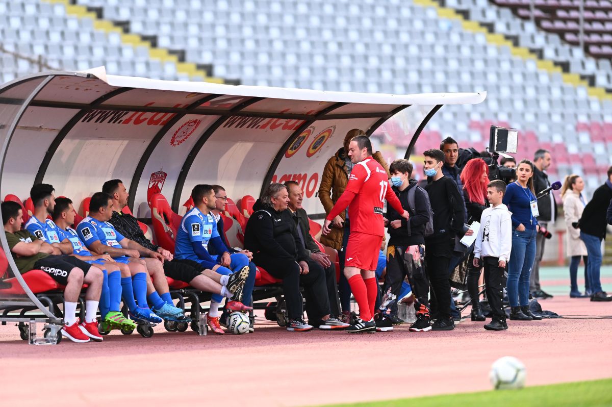 FOTO Meciul legendelor în Ștefan cel Mare » 12 goluri marcate de echipele lui Andone și Belodedici 31.05.2021