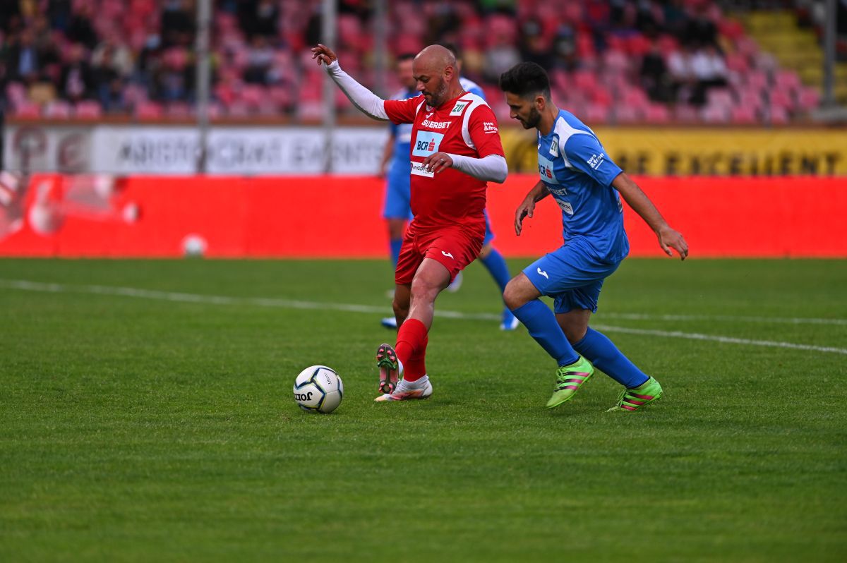 FOTO Meciul legendelor în Ștefan cel Mare » 12 goluri marcate de echipele lui Andone și Belodedici 31.05.2021
