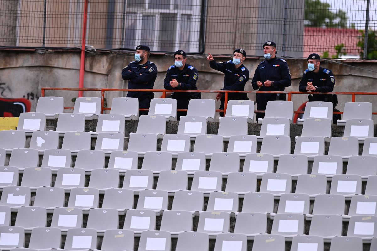 FOTO Meciul legendelor în Ștefan cel Mare » 12 goluri marcate de echipele lui Andone și Belodedici 31.05.2021