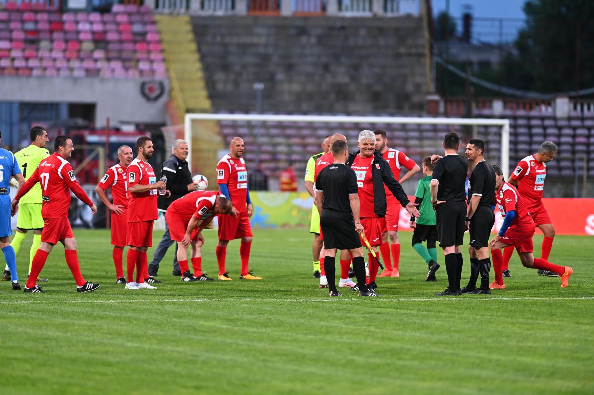 FOTO Meciul legendelor în Ștefan cel Mare » 12 goluri marcate de echipele lui Andone și Belodedici 31.05.2021