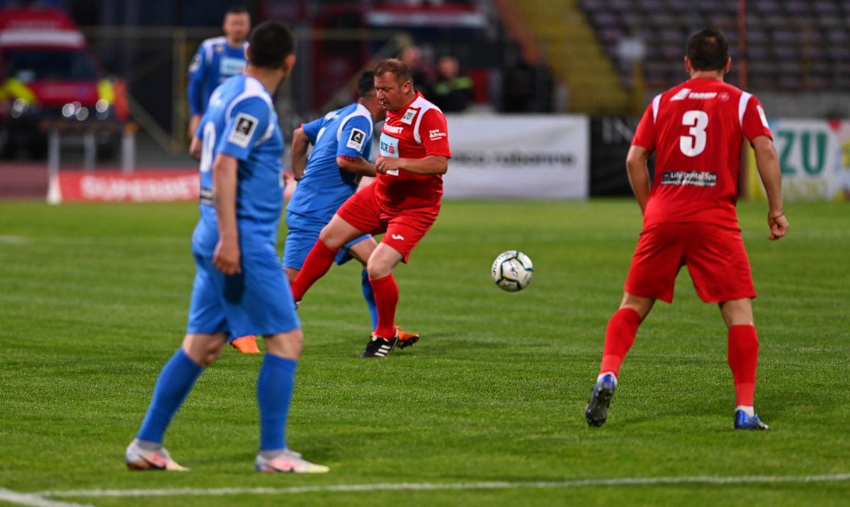 FOTO Meciul legendelor în Ștefan cel Mare » 12 goluri marcate de echipele lui Andone și Belodedici 31.05.2021