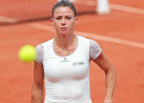 Camila Giorgi, probleme cu echipamentul la Roland Garros » Arbitrul i-a cerut să-și tricoul