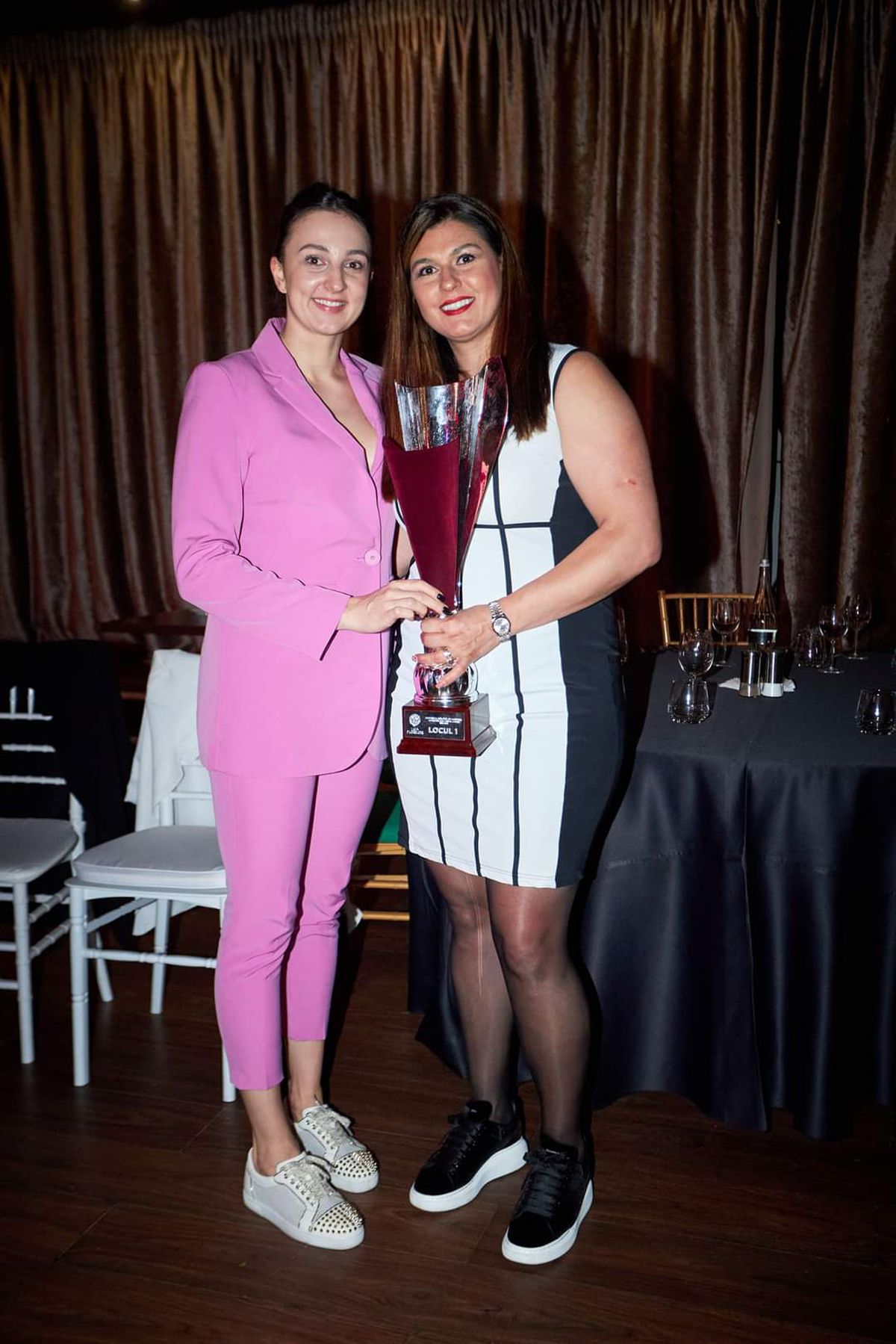 Imagini de colecție cu handbalistele de la Rapid » Cum au sărbătorit câștigarea titlului