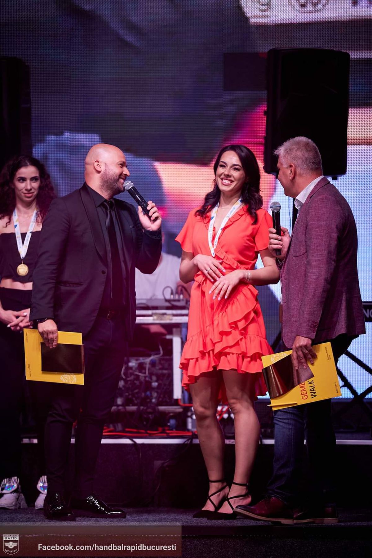 Imagini de colecție cu handbalistele de la Rapid » Cum au sărbătorit câștigarea titlului