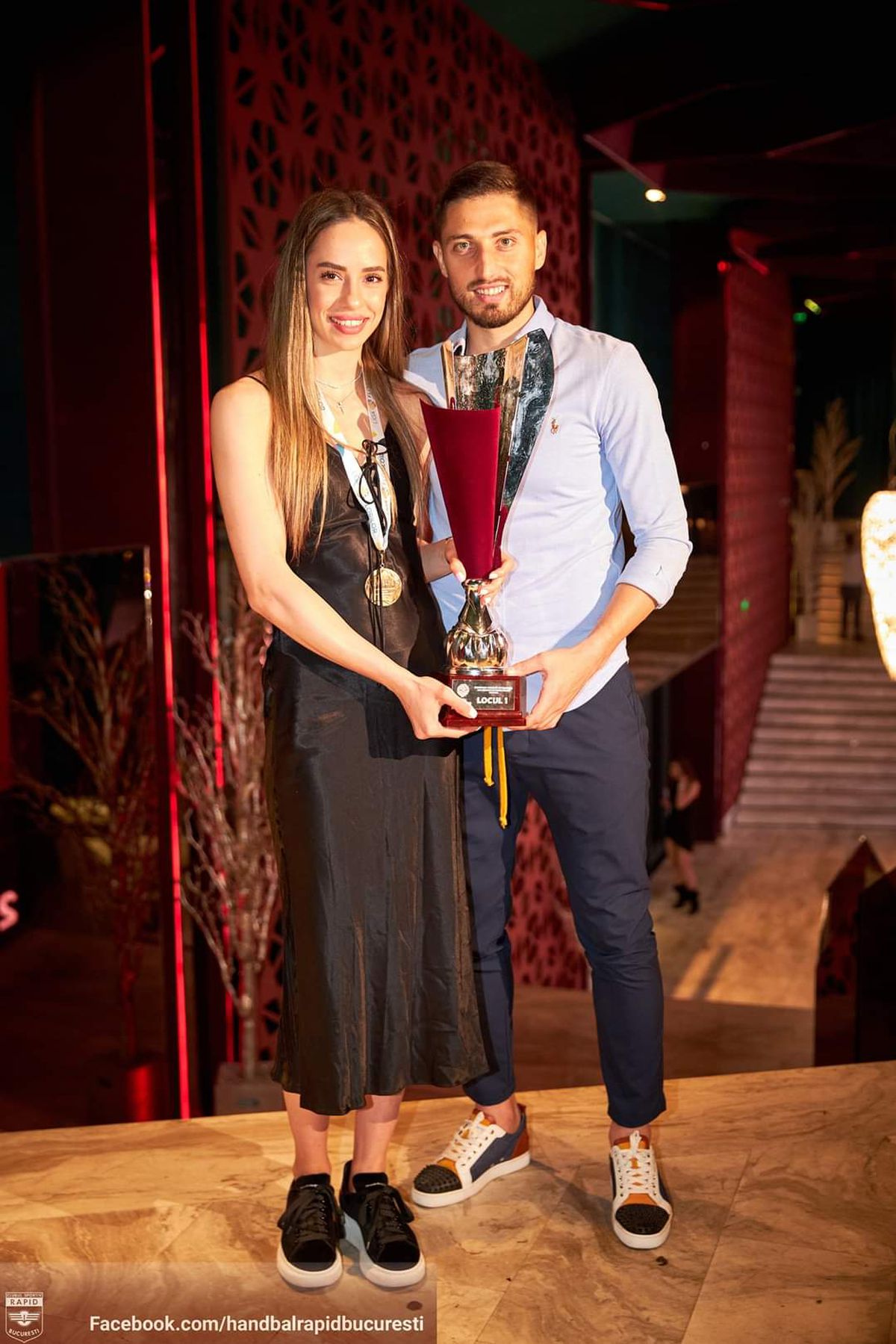 Imagini de colecție cu handbalistele de la Rapid » Cum au sărbătorit câștigarea titlului