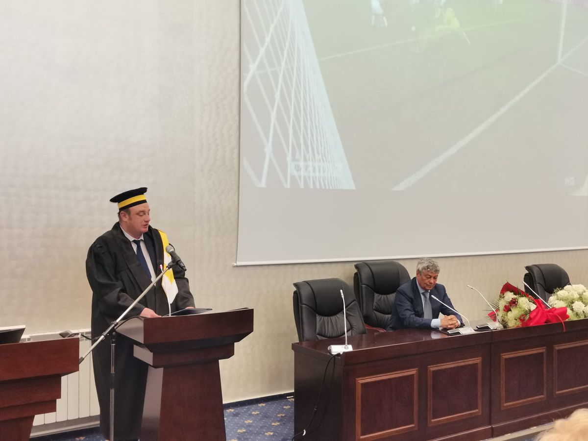 Mircea Lucescu a primit titlul de „Doctor Honoris Causa”