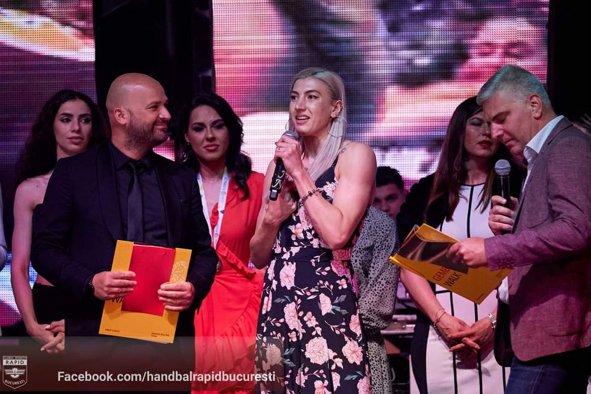 Imagini de colecție cu handbalistele de la Rapid » Cum au sărbătorit câștigarea titlului