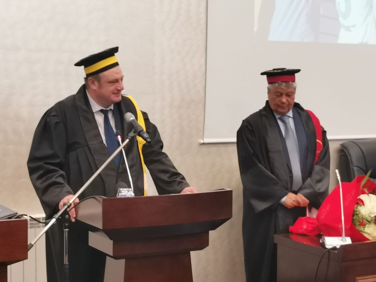 Mircea Lucescu a primit titlul de „Doctor Honoris Causa”