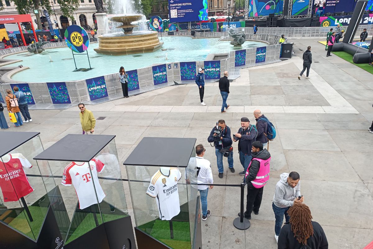 Spectacolul Ligii Campionilor în Trafalgar Square