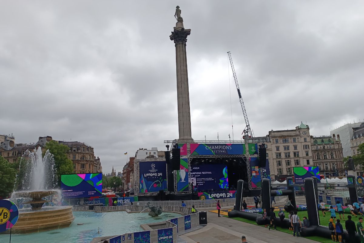 UEFA le-a arestat englezilor „Trafalgar Square” + „Oooo, sunteți din țara lui Marcel Răducanu”