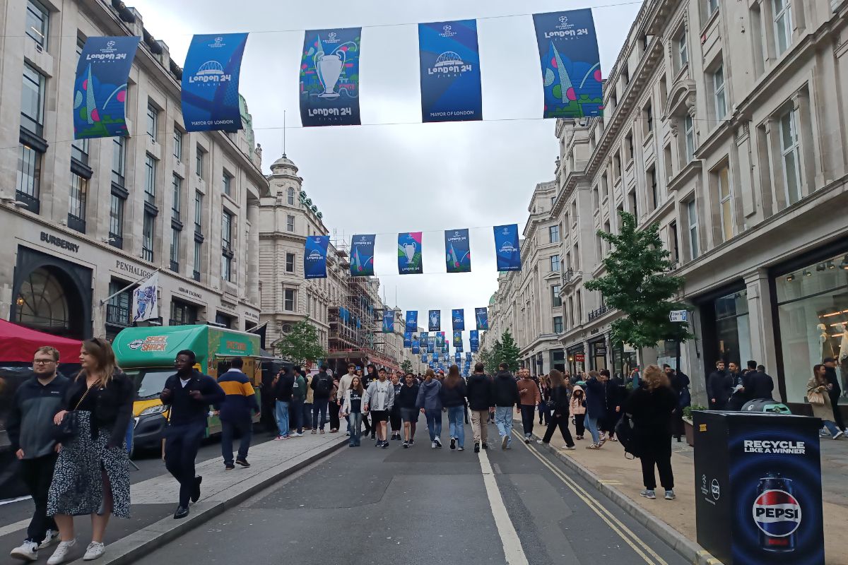 Înainte de Borussia Dortmund - Real Madrid, Regent Street a devenit cel mai aglomerat bulevard din Europa » Cum au interacționat suporterii celor două finaliste