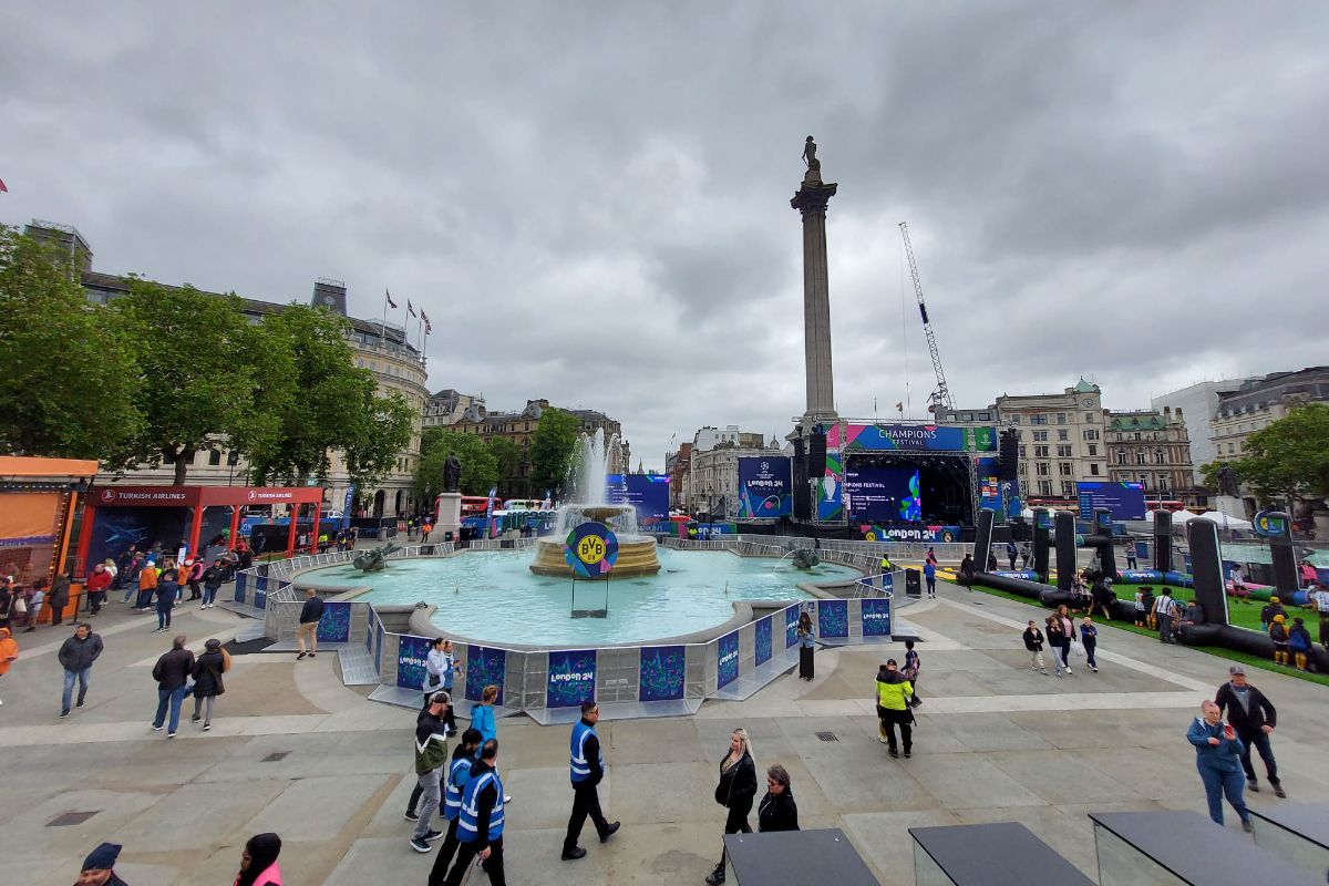 Spectacolul Ligii Campionilor în Trafalgar Square