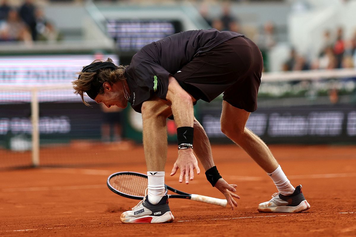 Andrey Rublev, criză de nervi la Roland Garros: s-a luat la palme și s-a lovit singur cu racheta!