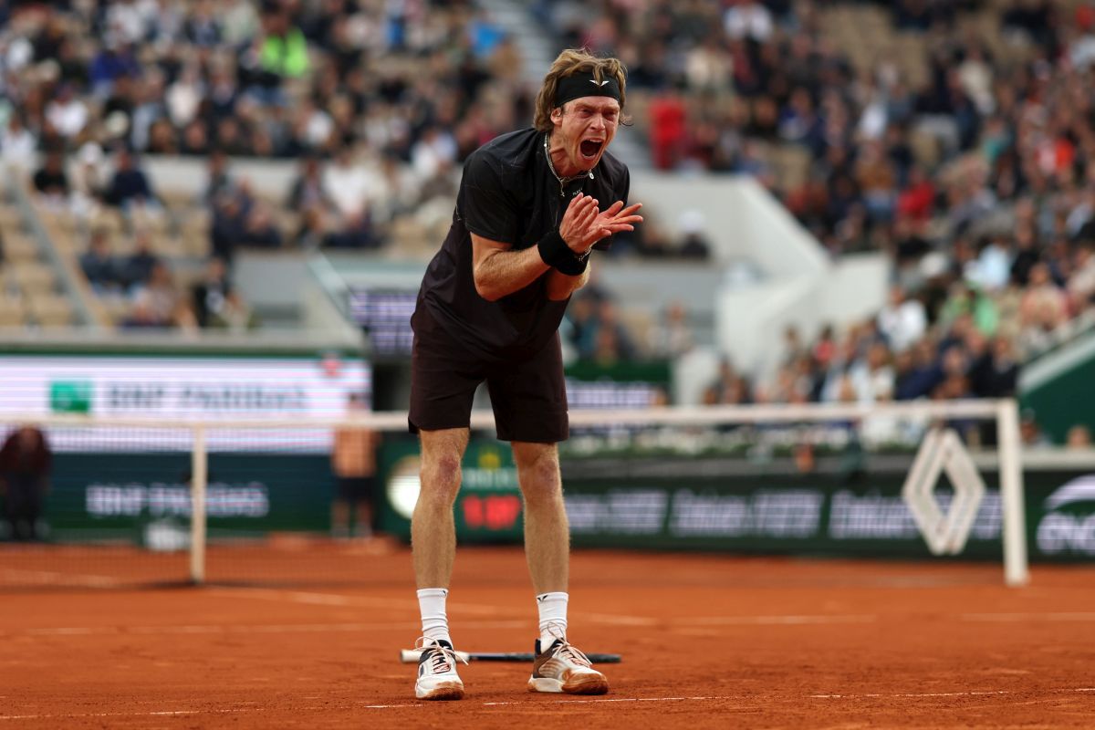 Andrey Rublev, criză de nervi la Roland Garros, în meciul cu Matteo Arnaldi