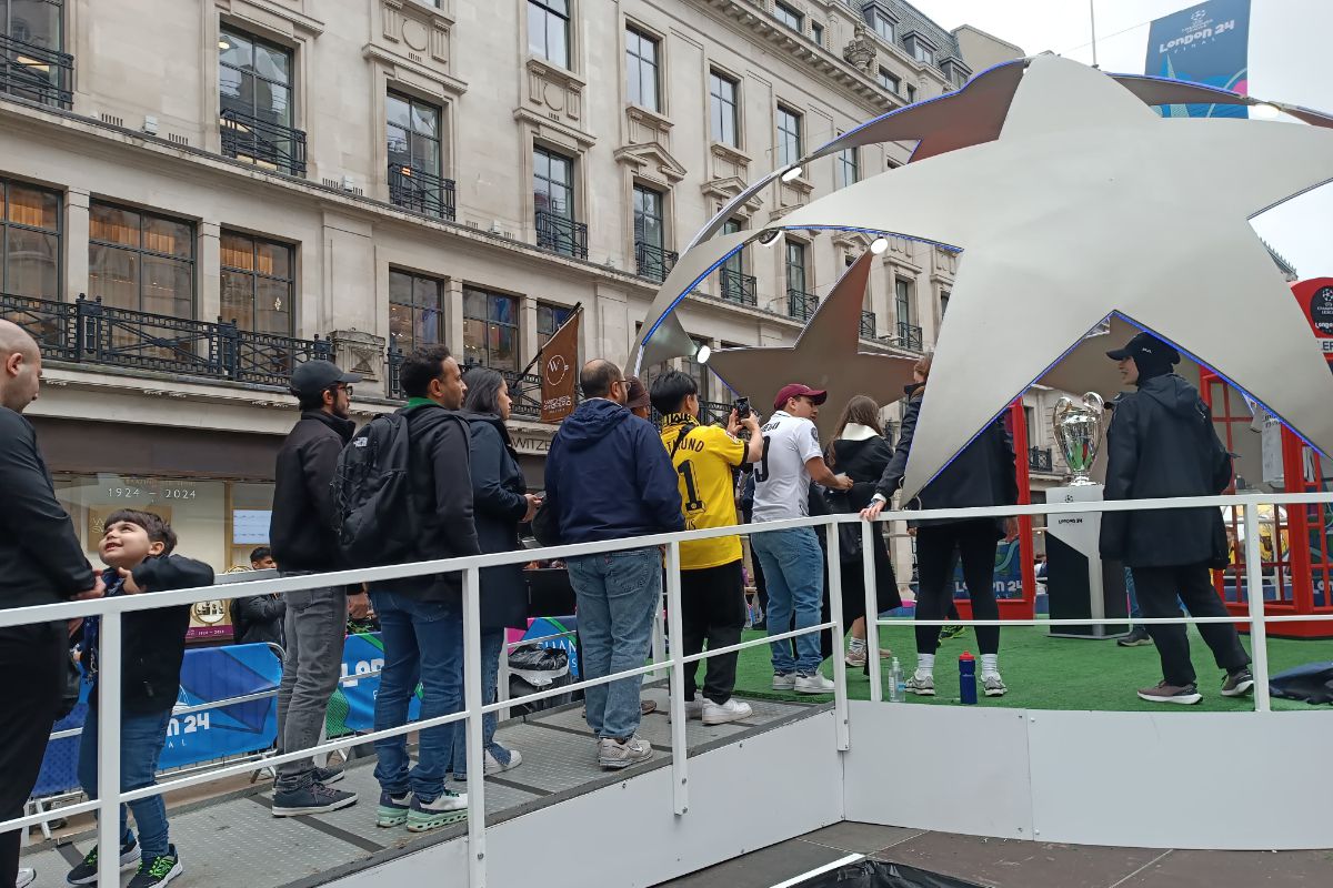 Înainte de Borussia Dortmund - Real Madrid, Regent Street a devenit cel mai aglomerat bulevard din Europa » Cum au interacționat suporterii celor două finaliste