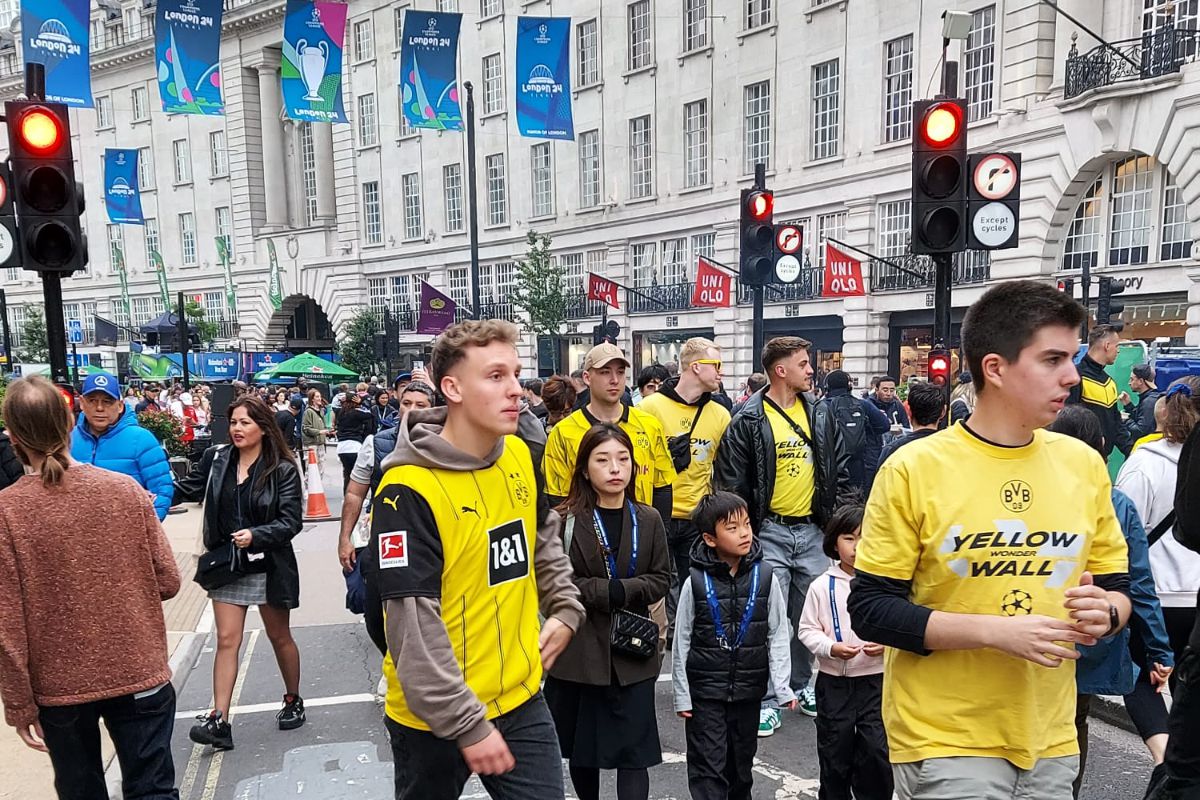 Înainte de Borussia Dortmund - Real Madrid, Regent Street a devenit cel mai aglomerat bulevard din Europa » Cum au interacționat suporterii celor două finaliste