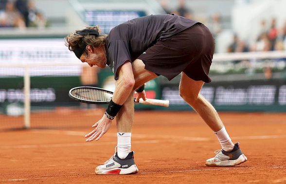 Andrey Rublev, criză de nervi la Roland Garros: s-a luat la palme și s-a lovit singur cu racheta!