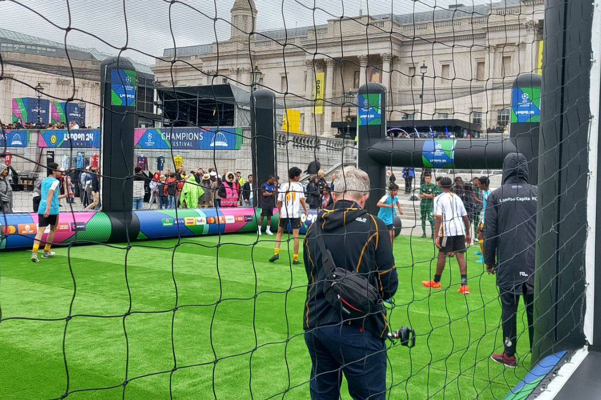 UEFA le-a arestat englezilor „Trafalgar Square” + „Oooo, sunteți din țara lui Marcel Răducanu”