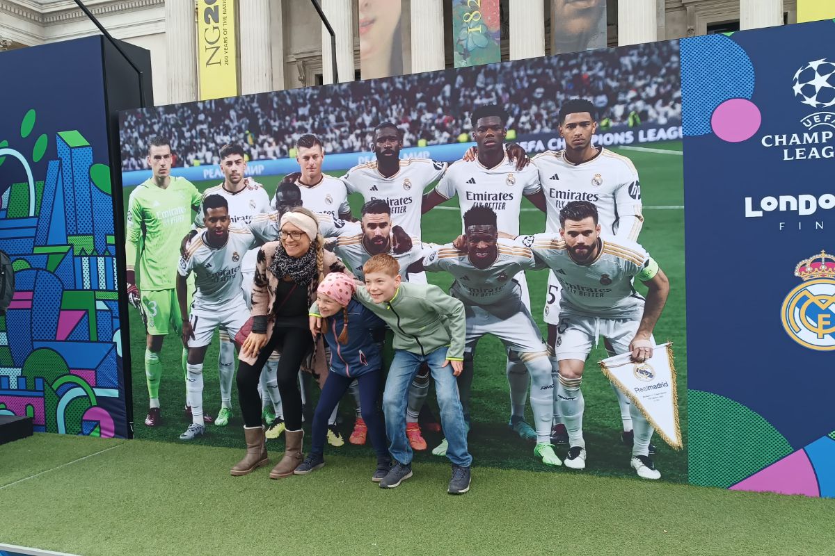 UEFA le-a arestat englezilor „Trafalgar Square” + „Oooo, sunteți din țara lui Marcel Răducanu”